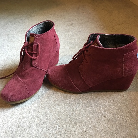 womens burgundy wedges